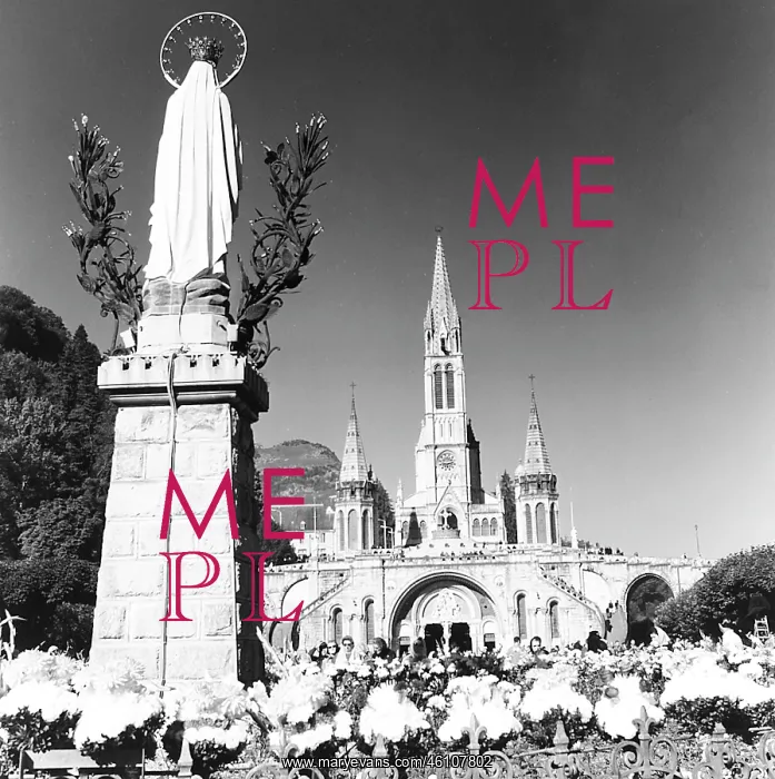 : Statue of Virgin Mary, Rosary Basilica, Lourdes, France : Statue of Virgin Mary, Rosary Basilica, Lourdes, France