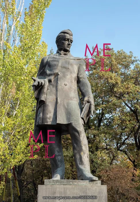 : Statue, Yerevan, Armenia : Statue, Yerevan, Armenia