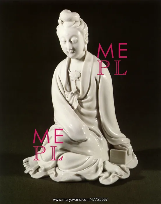 : Statuette of Seated Guanyin : Statuette of Seated Guanyin