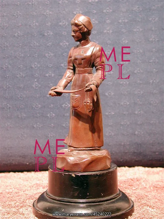  : Statuette of a WWI nurse
