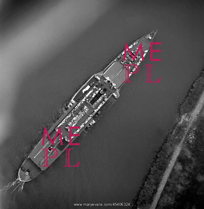 : Steam boat - sightseeing - aerial view - river : Steam boat - sightseeing - aerial view - river