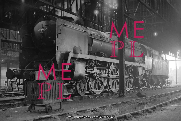 : Steam engine inside Nine Elms New Shed : Steam engine inside Nine Elms New Shed