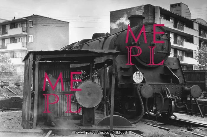 : Steam engine on turntable at Nine Elms : Steam engine on turntable at Nine Elms