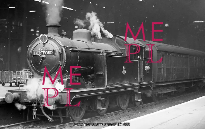  : Steam locomotive 69686
