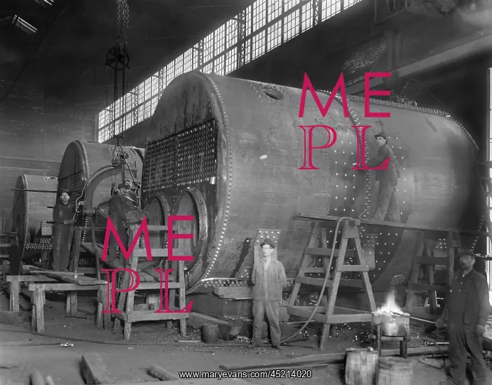 : Steam ship boilers under construction in ? : Steam ship boilers under construction in ?