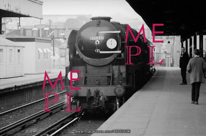 : Steam train arriving at Southampton Station : Steam train arriving at Southampton Station