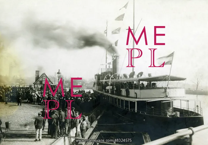 : Steamer with voters in Upper Silesia, 1920 : Steamer with voters in Upper Silesia, 1920