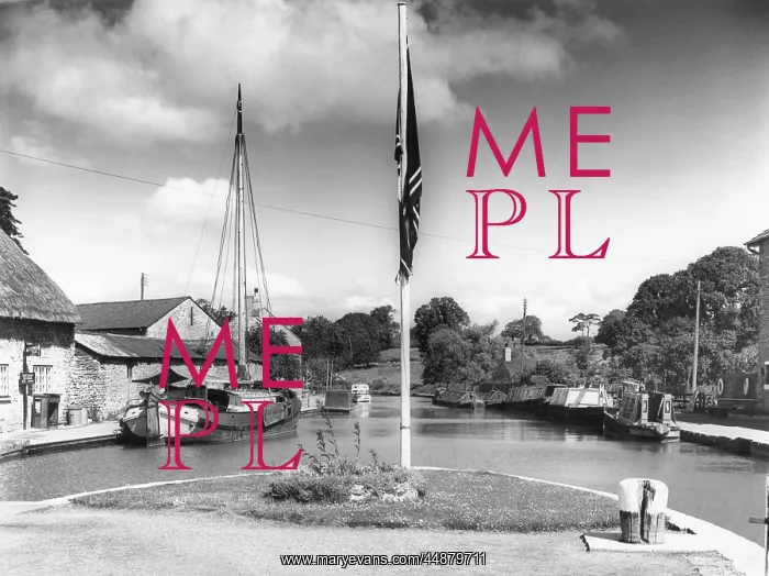 : STOKE BRUERNE LOCKS : STOKE BRUERNE LOCKS