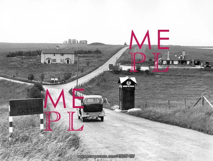 : Stonehenge ahead : Stonehenge ahead