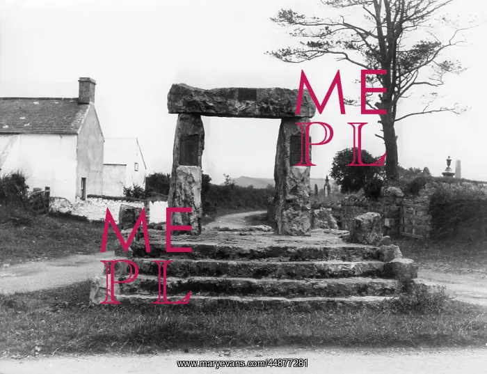: STONEHENGE MEMORIAL : STONEHENGE MEMORIAL