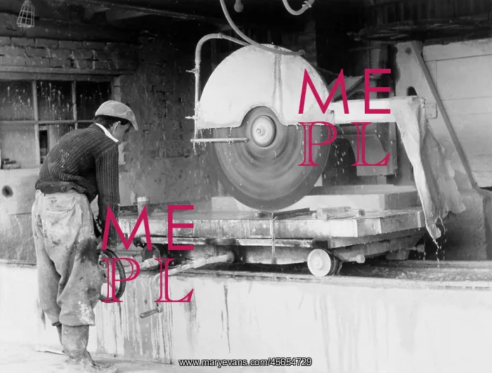 : STONEMASON CUTTING STONE : STONEMASON CUTTING STONE