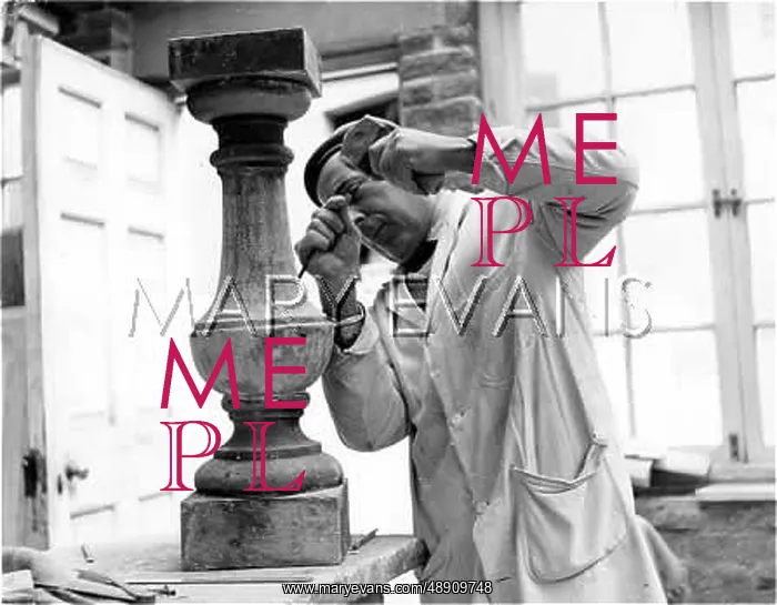 : STONEMASON AT WORK : STONEMASON AT WORK