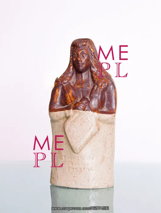 : Stoneware judge-shaped bottle : Stoneware judge-shaped bottle