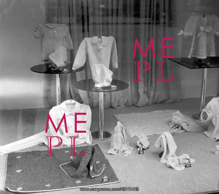  : Store window in 1946