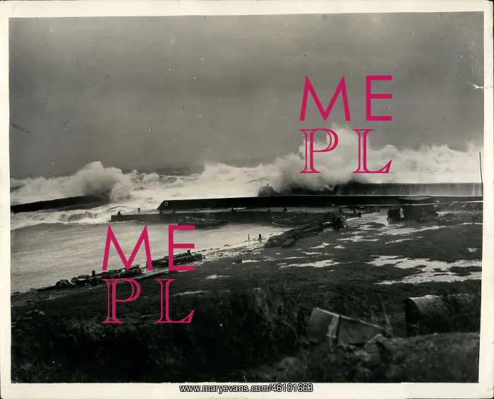 : Stormy weather lashes the harbour wall at Boddam : Stormy weather lashes the harbour wall at Boddam