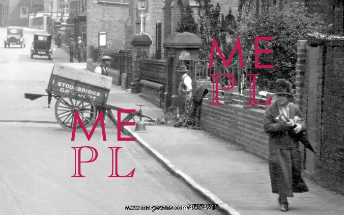 : Stourbridge, Workman in New Road 1931 : Stourbridge, Workman in New Road 1931