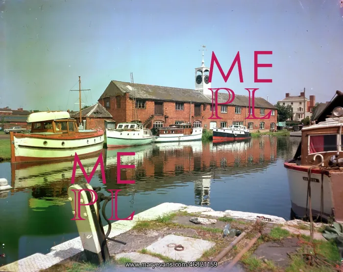 : Stourport - The canal basin : Stourport - The canal basin