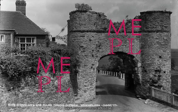 : Strand Gate and Ellen Terry's Cottage : Strand Gate and Ellen Terry's Cottage