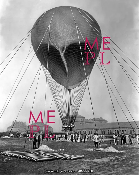 : Stratospheric balloon Preussen preparing to start in B : Stratospheric balloon Preussen preparing to start in B