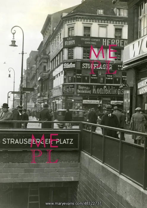 : The Strausberger Platz subway station, ca. 1900 : The Strausberger Platz subway station, ca. 1900
