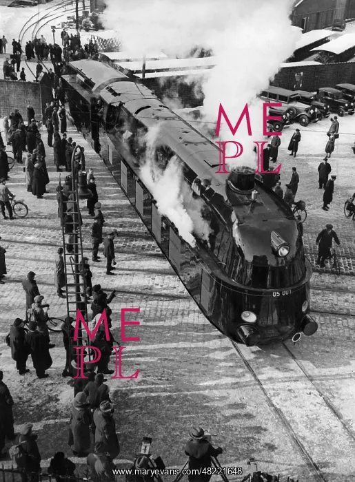 : Streamlined steam locomotive, 1935 : Streamlined steam locomotive, 1935