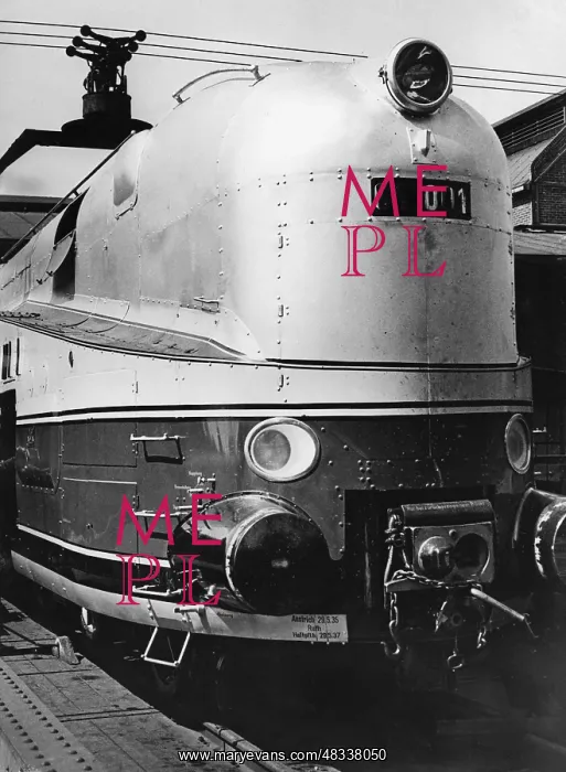 : Streamlined steam locomotives before 1945, a streamliner : Streamlined steam locomotives before 1945, a streamliner
