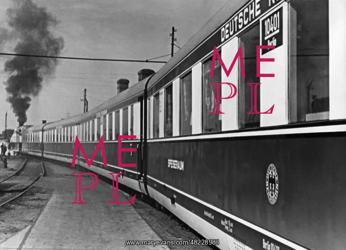 : Streamlined train in Germany, 1935 : Streamlined train in Germany, 1935