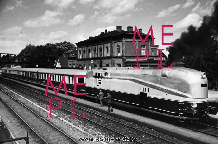 : A streamliner, 1935 : A streamliner, 1935