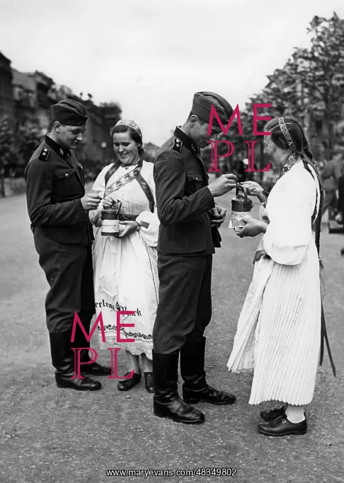 : Street collection of the VDA, 1941 : Street collection of the VDA, 1941