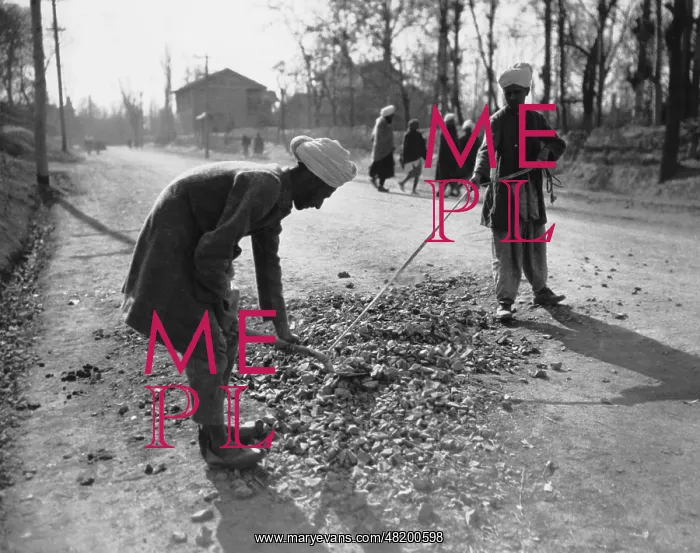 : Street construction in Kashmir, 1928 : Street construction in Kashmir, 1928