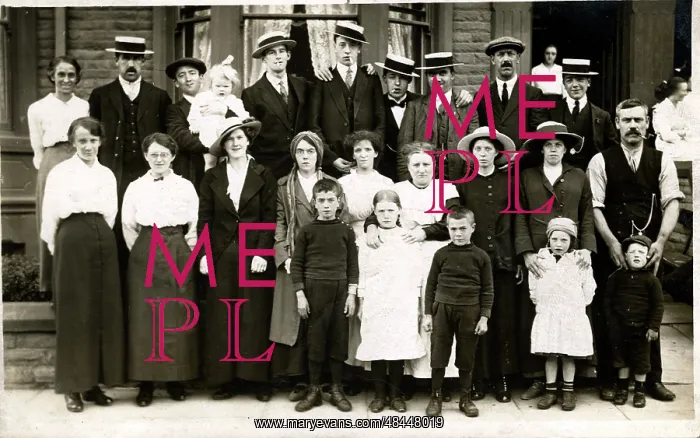 : Street Group with Children, Unknown location : Street Group with Children, Unknown location