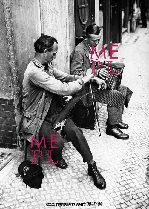 : Two street musicians, 1931 : Two street musicians, 1931