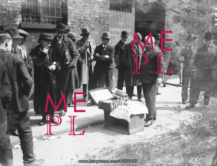 : STREET PEDLAR 1930S : STREET PEDLAR 1930S