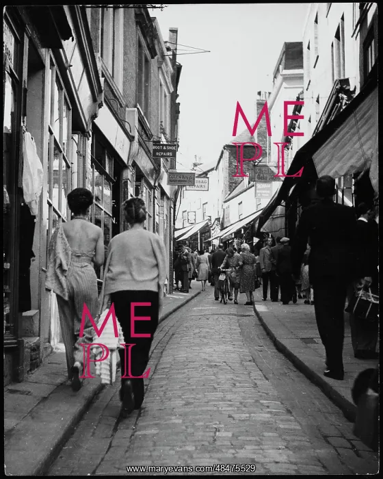 : STREET SCENE 1950S : STREET SCENE 1950S
