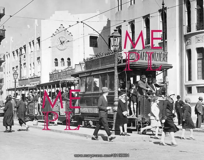 : Street scene in Algiers, 1929 : Street scene in Algiers, 1929