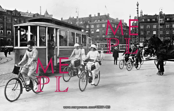 : Street scene in Copenhagen, 1932 : Street scene in Copenhagen, 1932