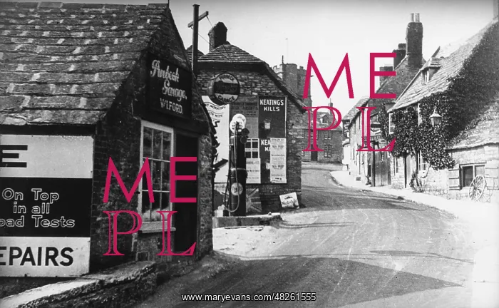 : Street scene in Corfe Castle, Dorset : Street scene in Corfe Castle, Dorset