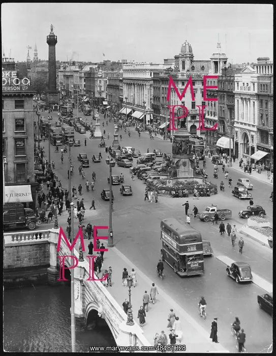 : STREET SCENE / DUBLIN : STREET SCENE / DUBLIN