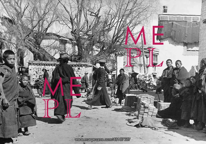 : Street scene in Lhasa, 1938 / 39 : Street scene in Lhasa, 1938 / 39
