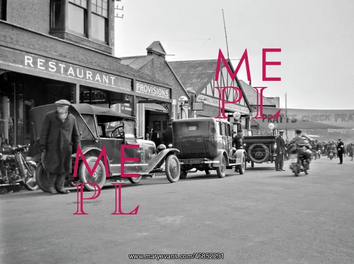 : Street scene outside Pratt's garage : Street scene outside Pratt's garage