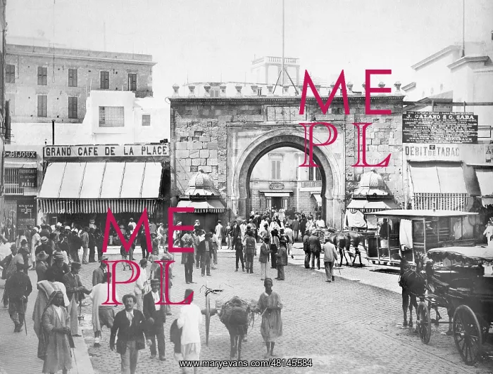 : Street scene in Tunis, 1903 : Street scene in Tunis, 1903