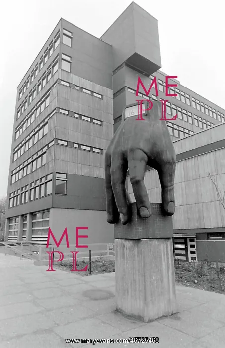 : Street sculpture, Berlin, Germany : Street sculpture, Berlin, Germany