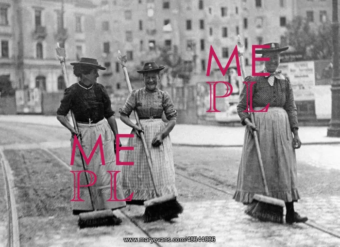 : Street sweepers in Munich, around 1906 : Street sweepers in Munich, around 1906