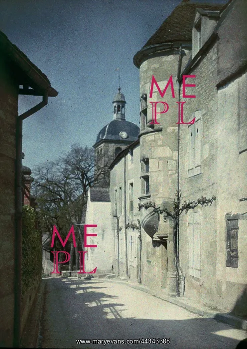 : Street in Vezelay : Street in Vezelay