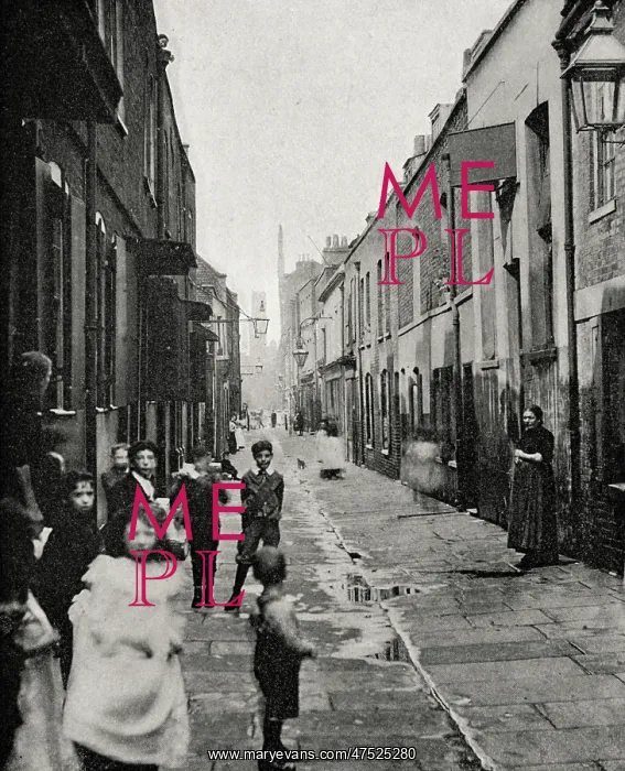 : Street in Wapping, East End of London : Street in Wapping, East End of London