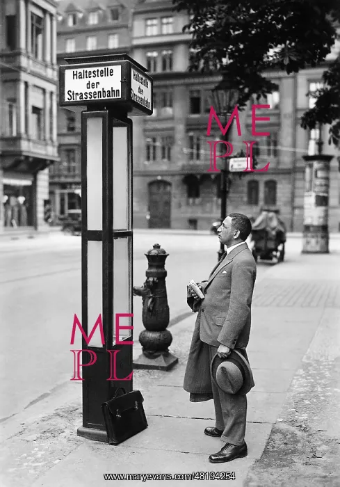 : Streetcar stop, 1929 : Streetcar stop, 1929