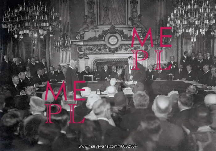 : Stresemann signing the Locarno-pact : Stresemann signing the Locarno-pact