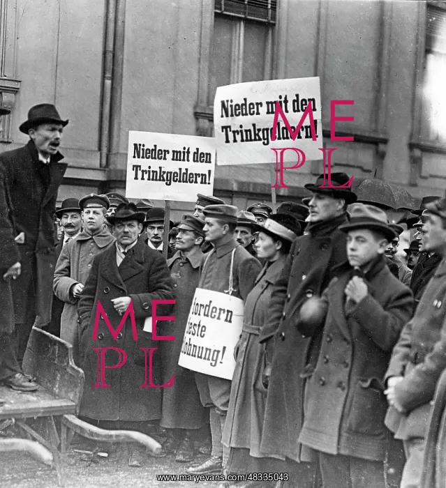 : Striking Berliners, 1919 : Striking Berliners, 1919