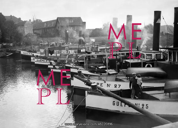 : Striking boatmen in Conflans, 1936 : Striking boatmen in Conflans, 1936