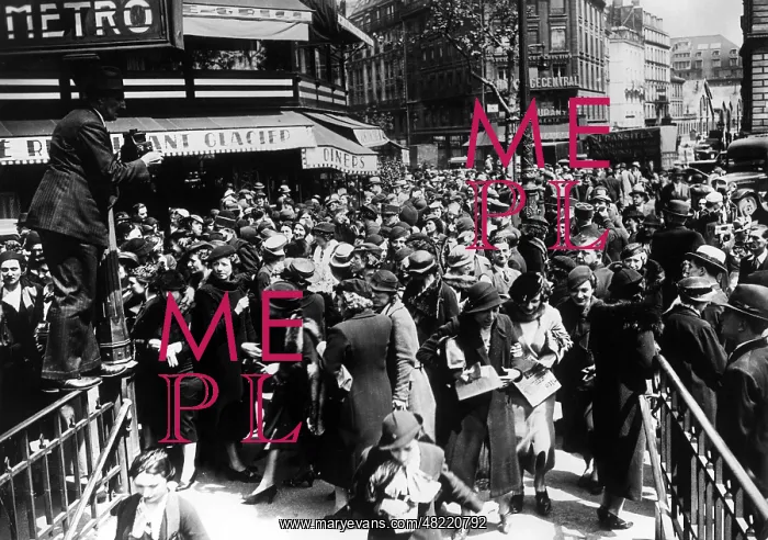 : Striking dressmakers in Paris, 1936 : Striking dressmakers in Paris, 1936
